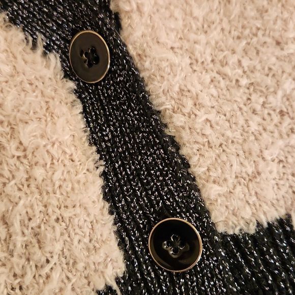 Decree Cropped Sweater - Picture 4 of 4